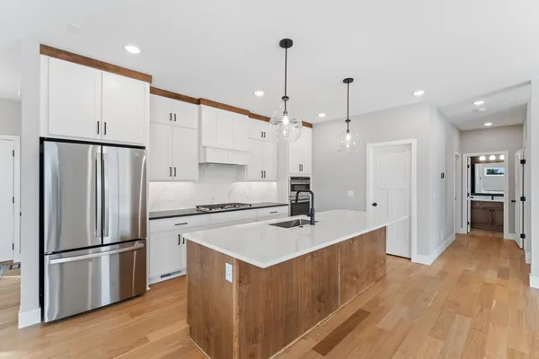 $839,900 | 635 Parkside Court, Eagan, MN 55123