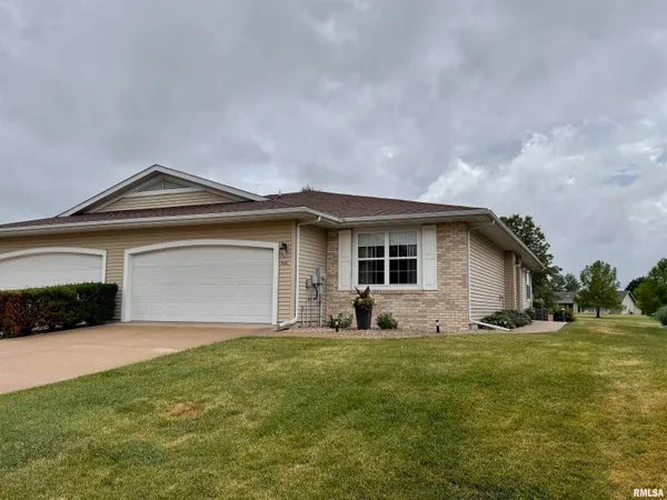 $294,000 | 1123 Hawthorn Ridge, Macomb, IL 61455