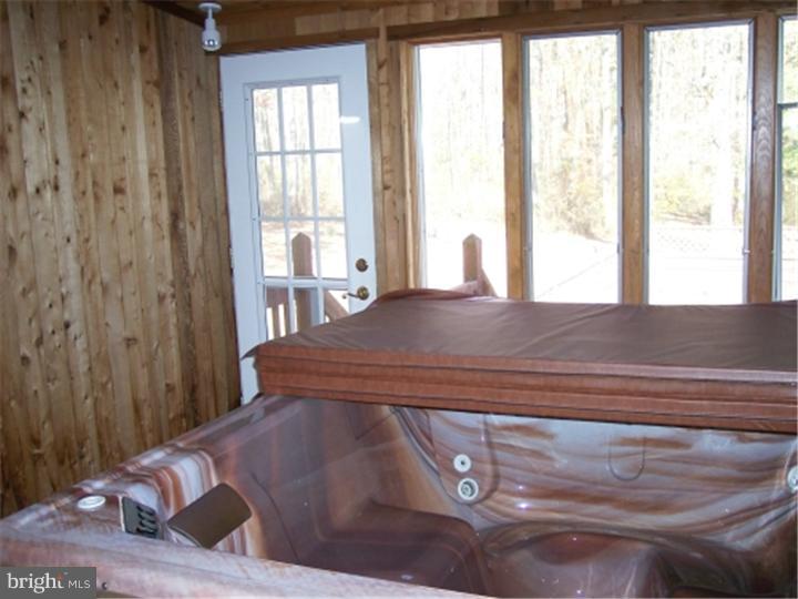 729 Dinahs Corner Road Dover, DE 19904 - Photo 13 of 23 Hot Tub