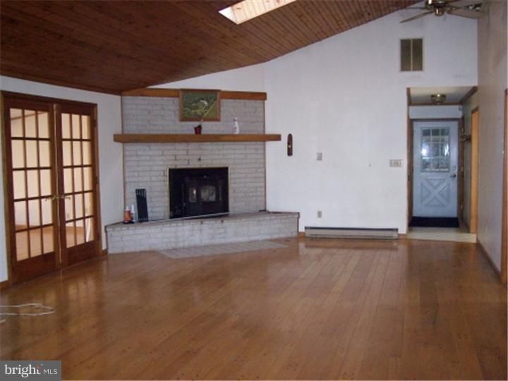 729 Dinahs Corner Road Dover, DE 19904 - Photo 19 of 23 Living Room