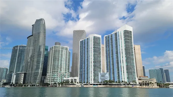 $3,500 | 325 South Biscayne Boulevard, Unit 3321, Miami, FL 33131