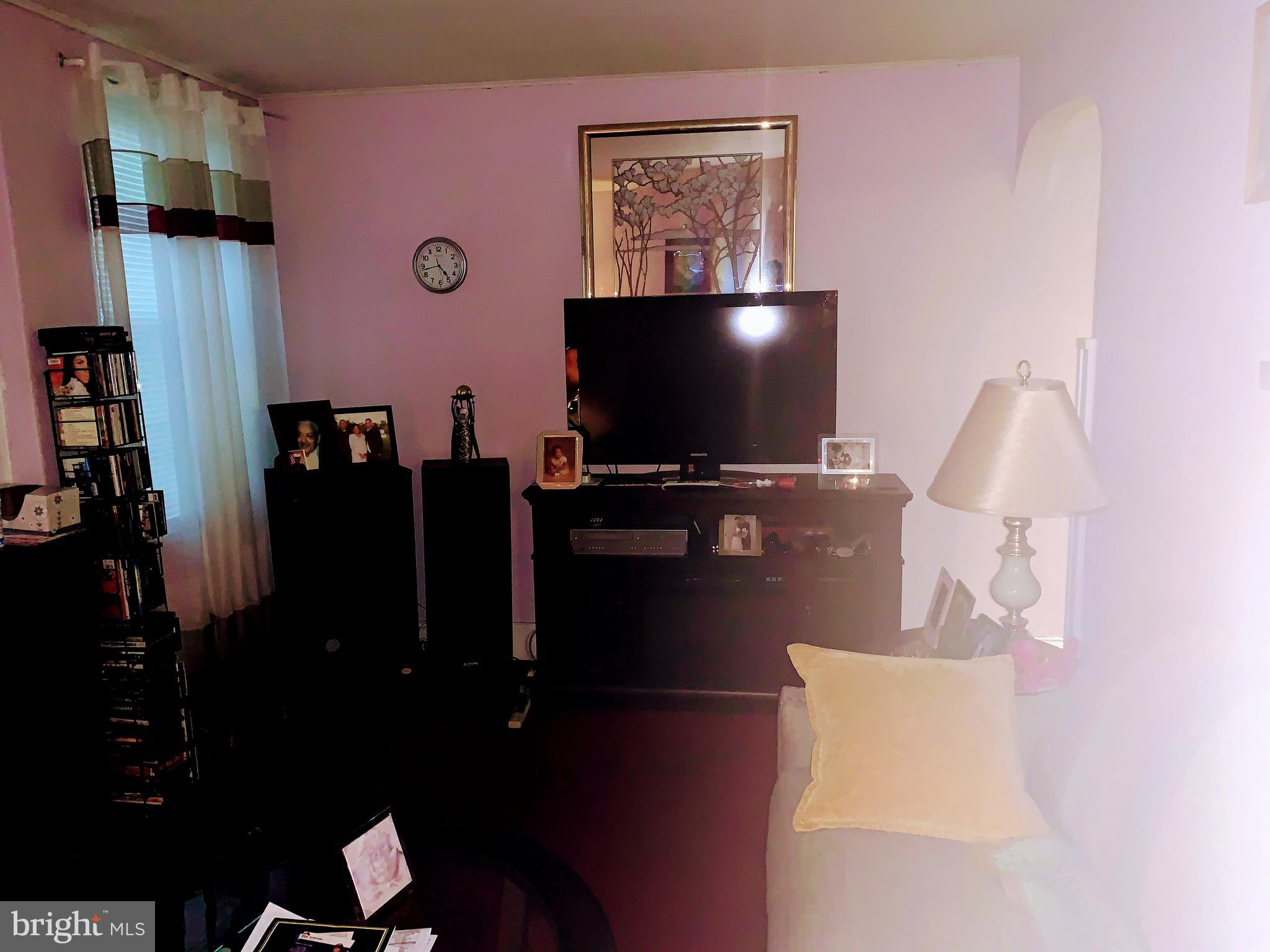 1041 Ironside Road Camden, NJ 08104 - Photo 5 of 40 Gallery Image 5