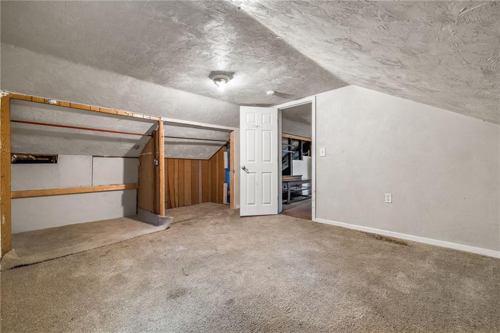 10 Welsh Way Pittsburgh, PA 15203 - Photo 16 of 46 an empty room with closet and windows