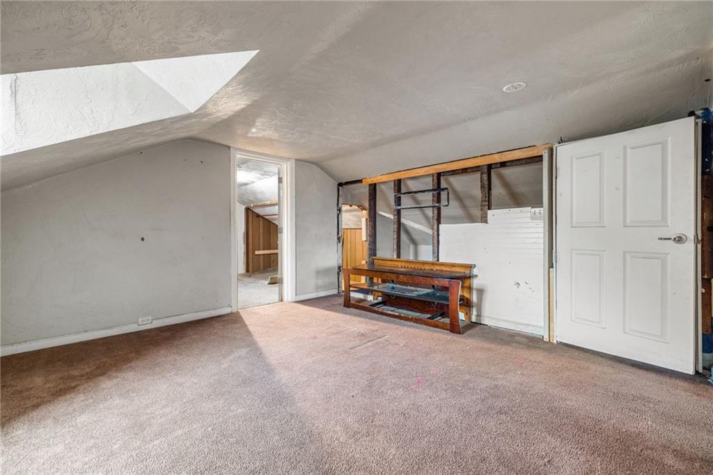 10 Welsh Way Pittsburgh, PA 15203 - Photo 18 of 46 an empty room with furniture and a window