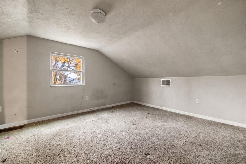 10 Welsh Way Pittsburgh, PA 15203 - Photo 19 of 46 an empty room with a empty space and window