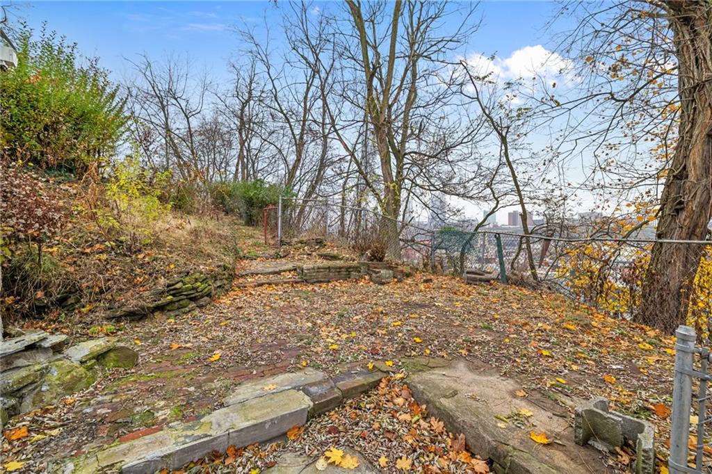 10 Welsh Way Pittsburgh, PA 15203 - Photo 21 of 46 a view of yard covered with snow