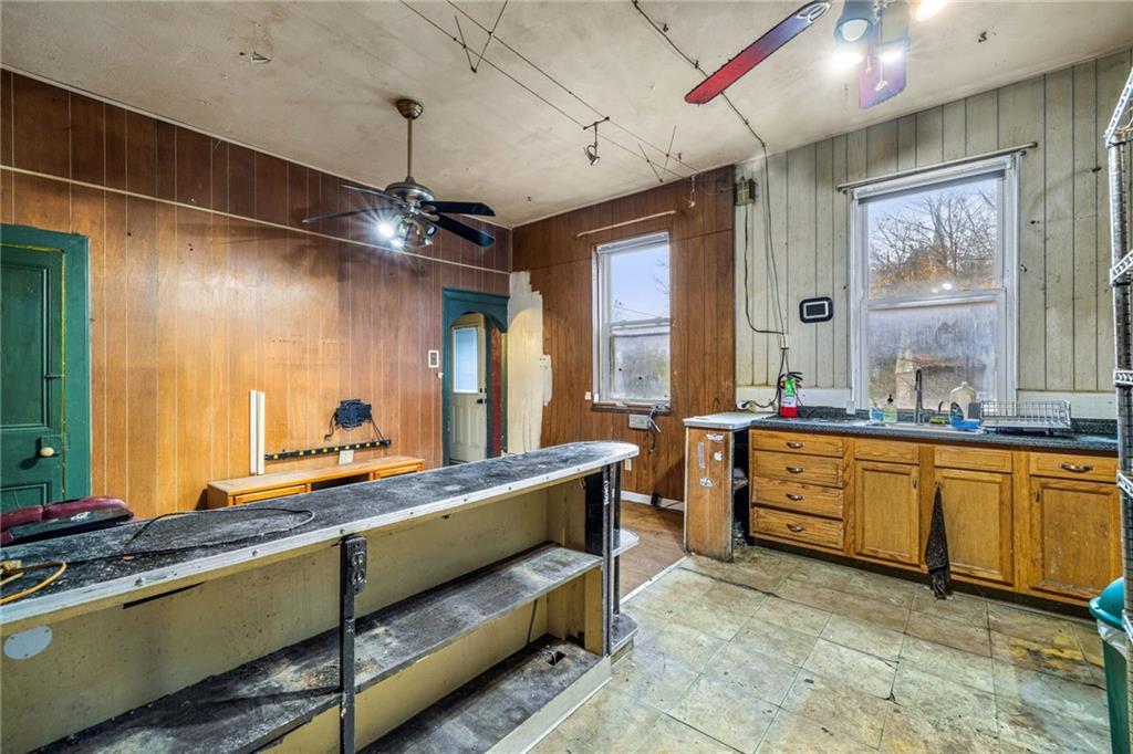 10 Welsh Way Pittsburgh, PA 15203 - Photo 30 of 46 a large spacious bathroom with a double vanity sink a mirror and a bathtub
