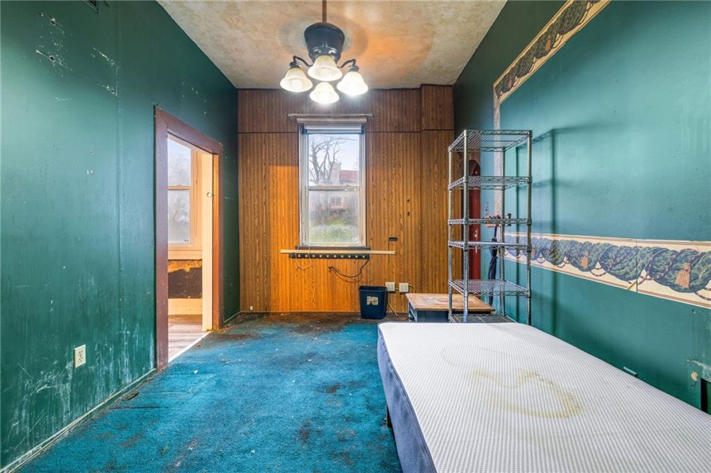 10 Welsh Way Pittsburgh, PA 15203 - Photo 34 of 46 a very nice looking room with a large window