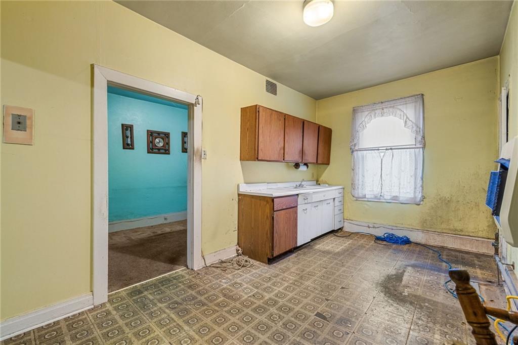 10 Welsh Way Pittsburgh, PA 15203 - Photo 41 of 46 a room with a bed and furniture