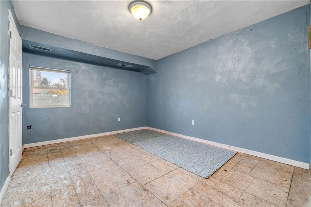 10 Welsh Way Pittsburgh, PA 15203 - Photo 10 of 46 an empty room with windows
