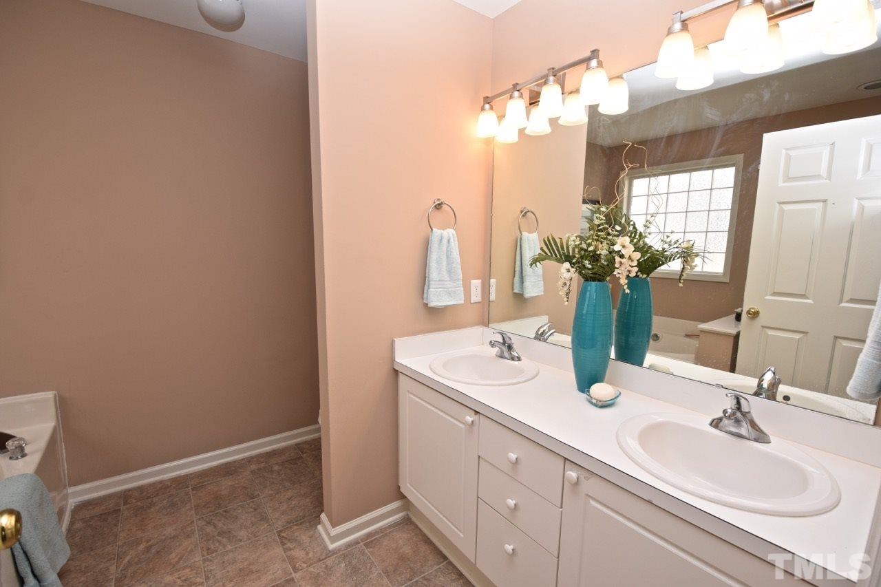 5317 Sahalee Way Raleigh, NC 27604 - Photo 10 of 18 Gallery Image 10