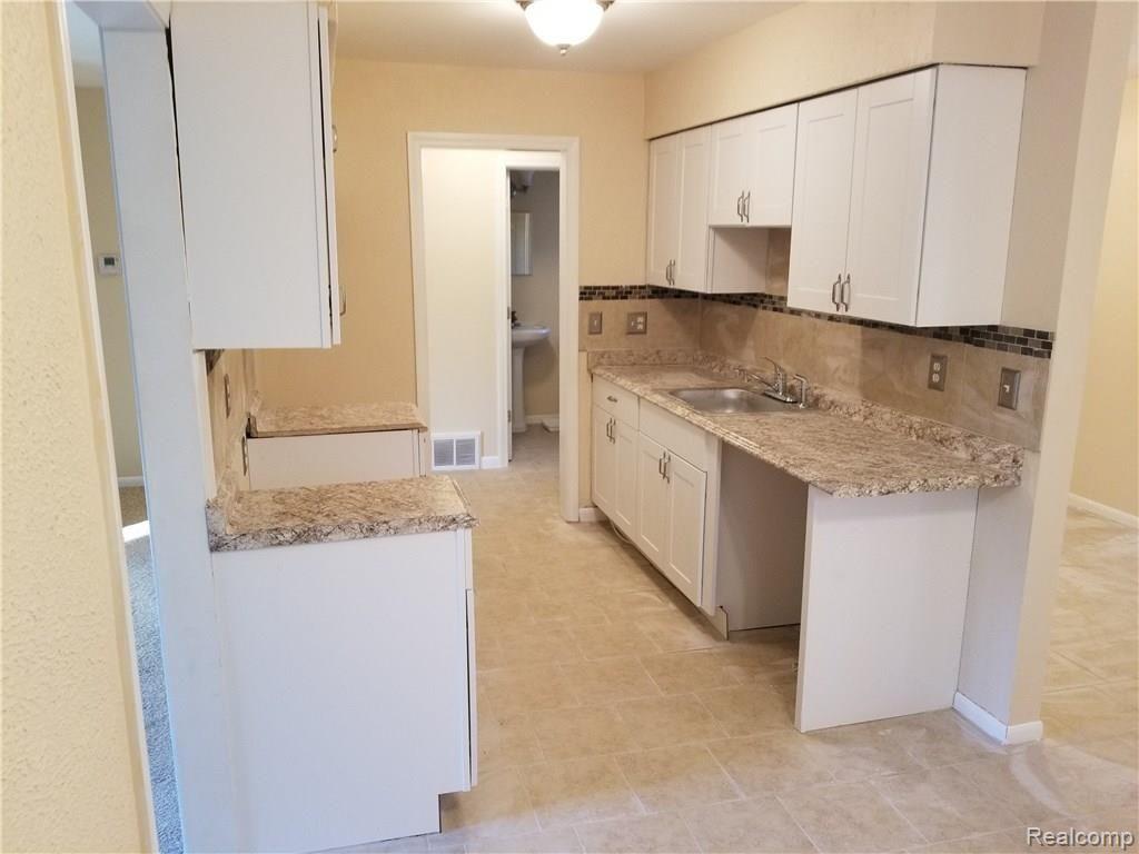 23171 Tuck Road Farmington Hills, MI 48336 - Photo 10 of 31