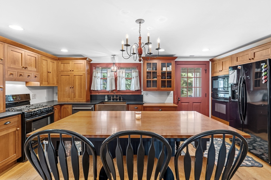 392 Greenfield Road Deerfield, MA 01342 - Photo 11 of 42