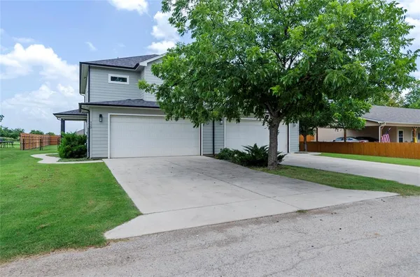 $1,995,000 | 114 Ash Street, Paradise, TX 76073