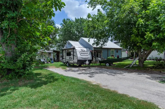 $1,995,000 | 114 Ash Street, Paradise, TX 76073