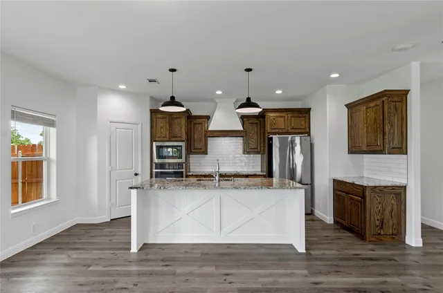 $1,995,000 | 114 Ash Street, Paradise, TX 76073