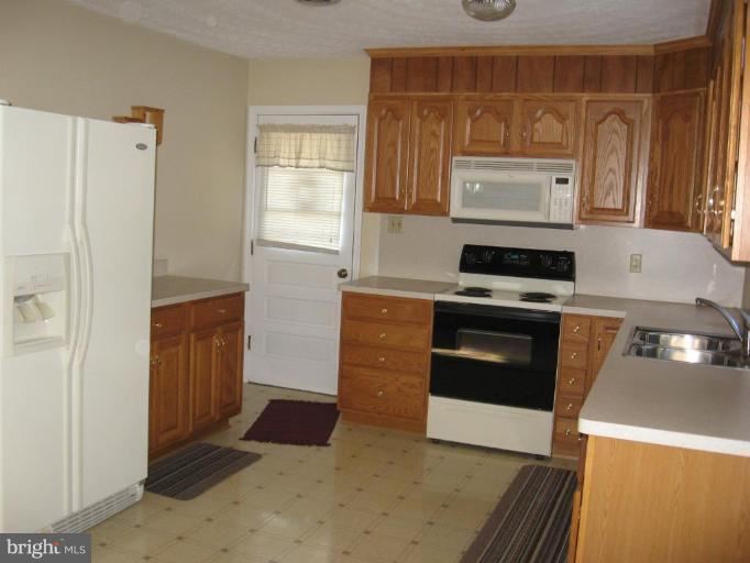 9263 White Shop Road Culpeper, VA 22701 - Photo 5 of 8 Kitchen updated cabinets and appliances
