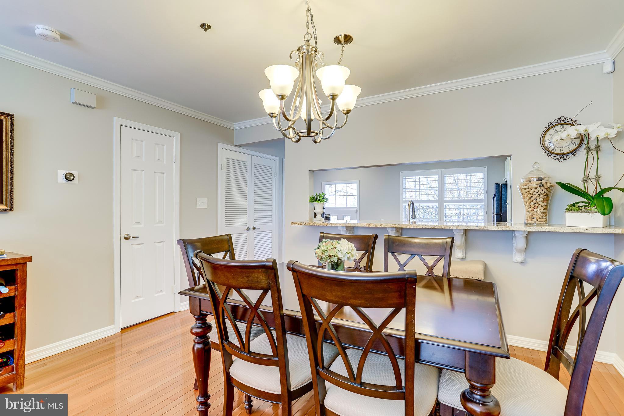 3064 South Glebe Road Arlington, VA 22206 - Photo 14 of 72 Updated Lighting, Hardwood Floors, Crown Moulding