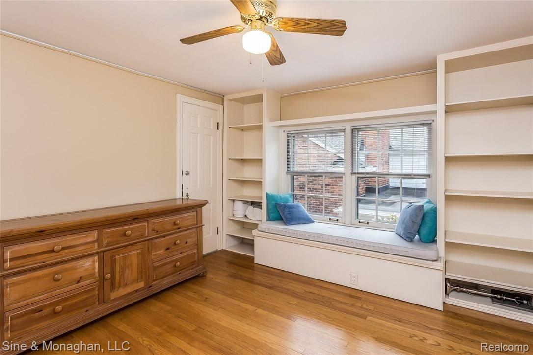 214 Merriweather Road Grosse Pointe, MI 48236 - Photo 41 of 85 044-Bedroom-4153014-medium.jpg