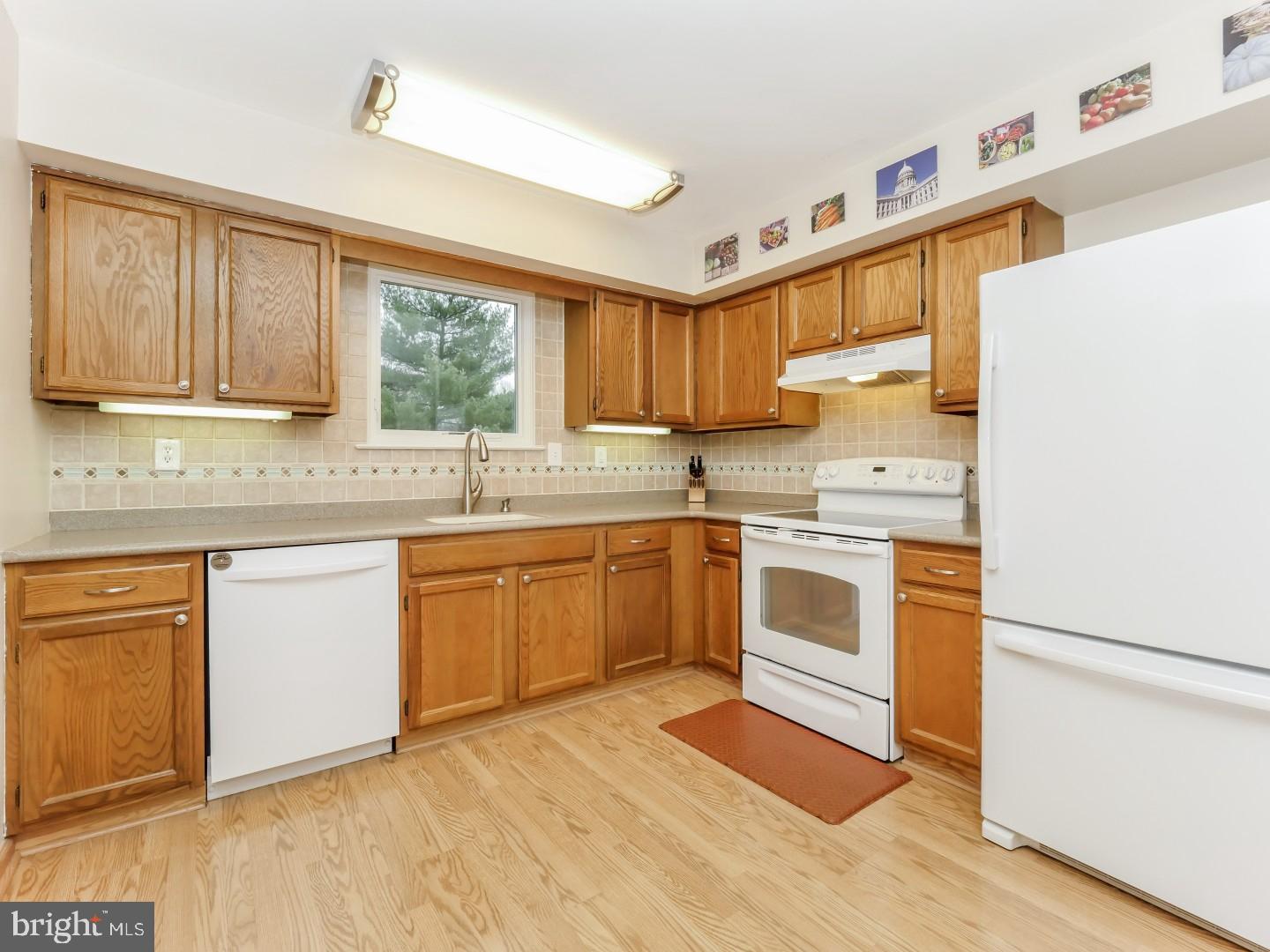 266 Greenview Road Yardley, PA 19067 - Photo 6 of 25 Kitchen