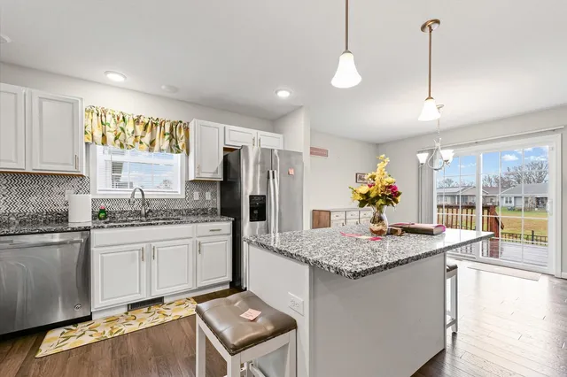 $279,900 | 2406 North Fairfield Drive, Urbana, IL 61802