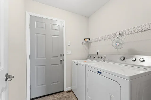 $279,900 | 2406 North Fairfield Drive, Urbana, IL 61802