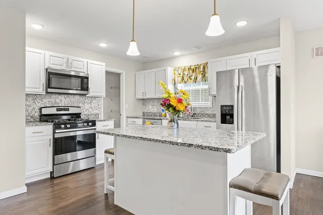 $279,900 | 2406 North Fairfield Drive, Urbana, IL 61802