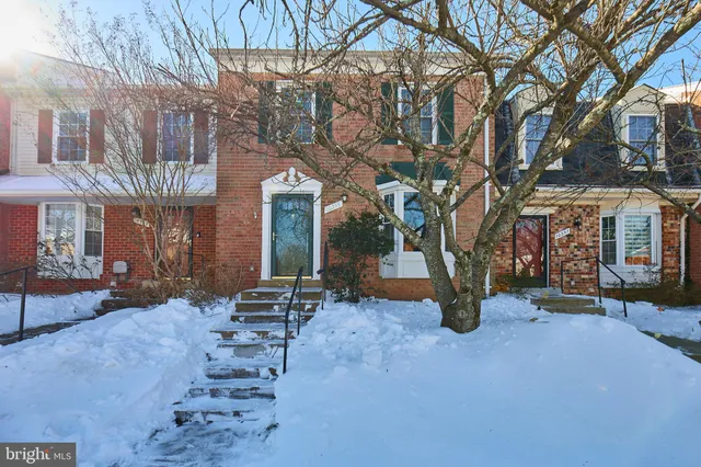 $639,900 | 10355 Granite Creek Lane, Oakton, VA 22124