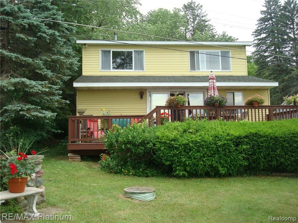 5732 Bullard Road Fenton, MI 48430 - Photo 1 of 36