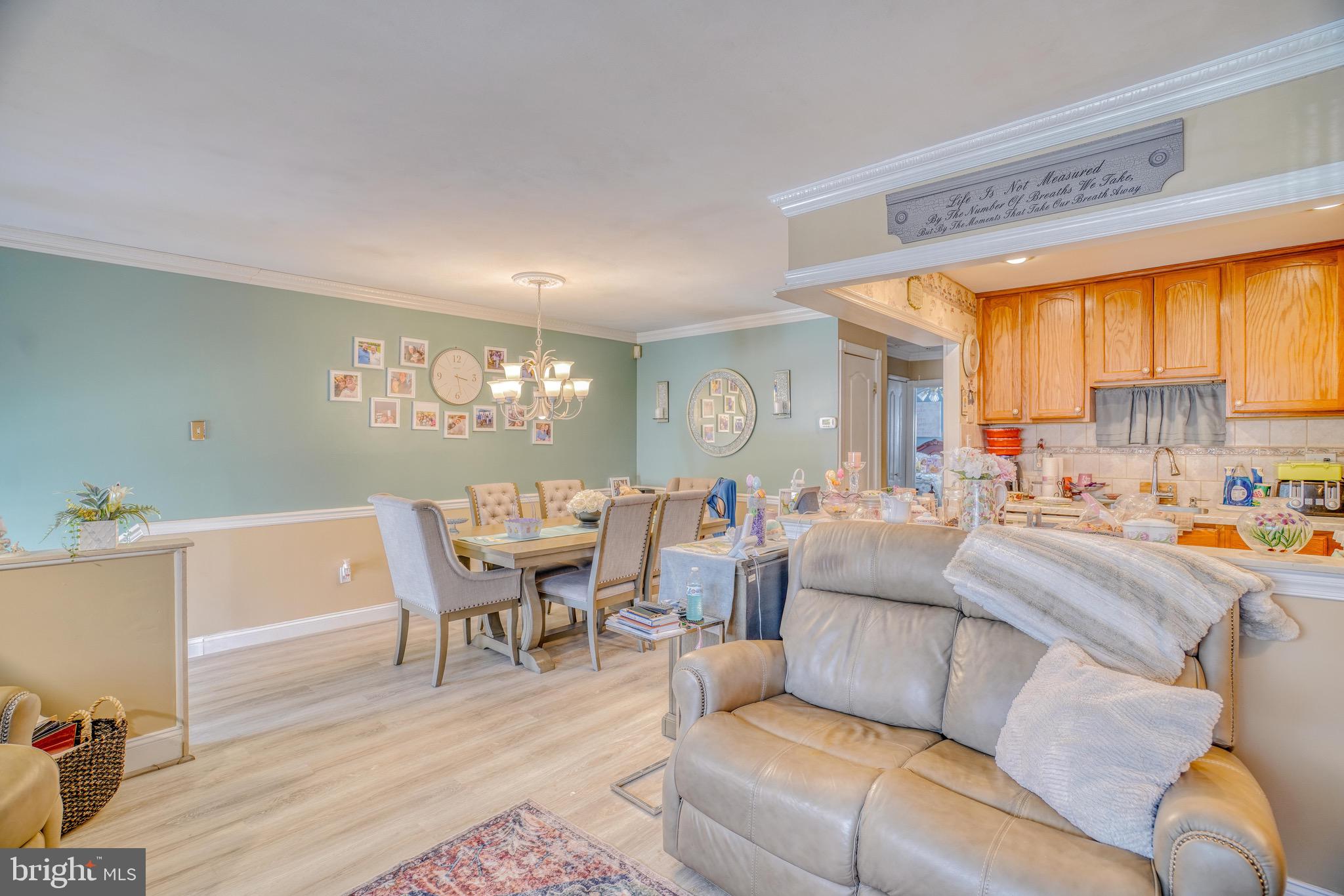 3600 Rayland Road Philadelphia, PA 19154 - Photo 8 of 32 Living Room