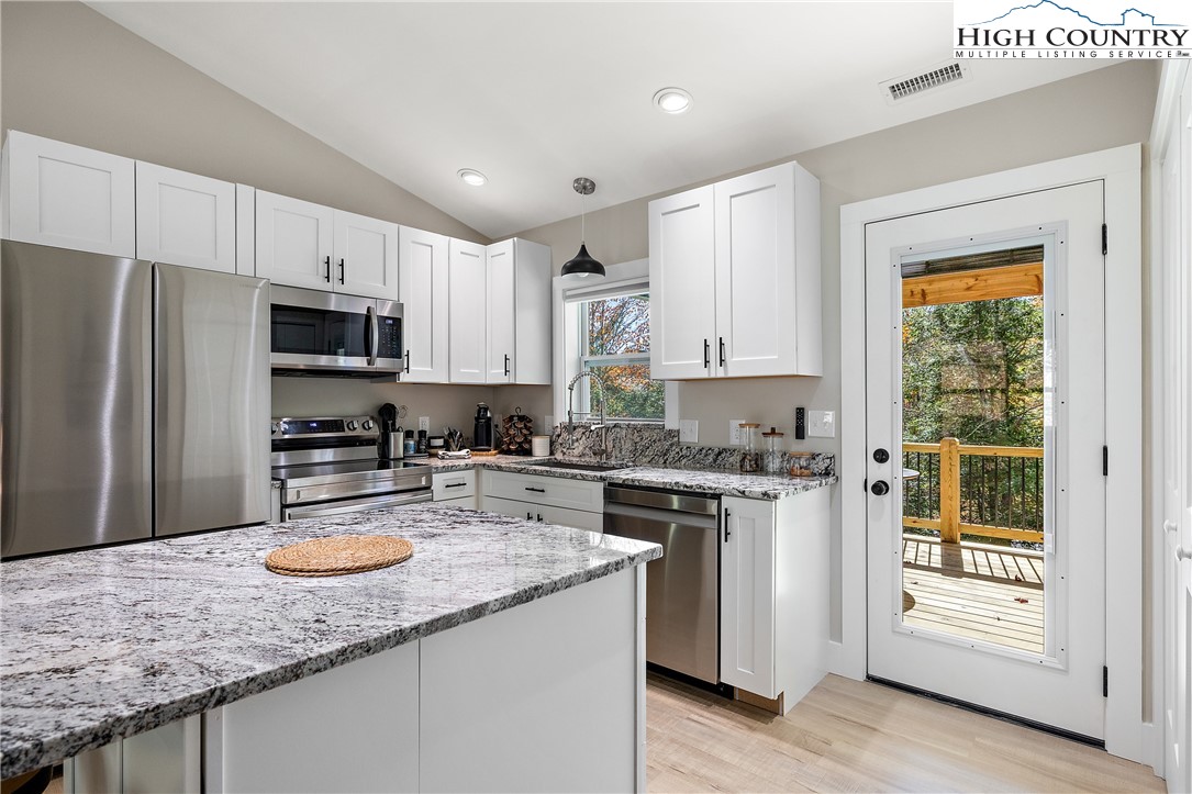 108 Upper Grouse Ridge Road Beech Mountain, NC 28604 - Photo 4 of 25 Gallery Image 4