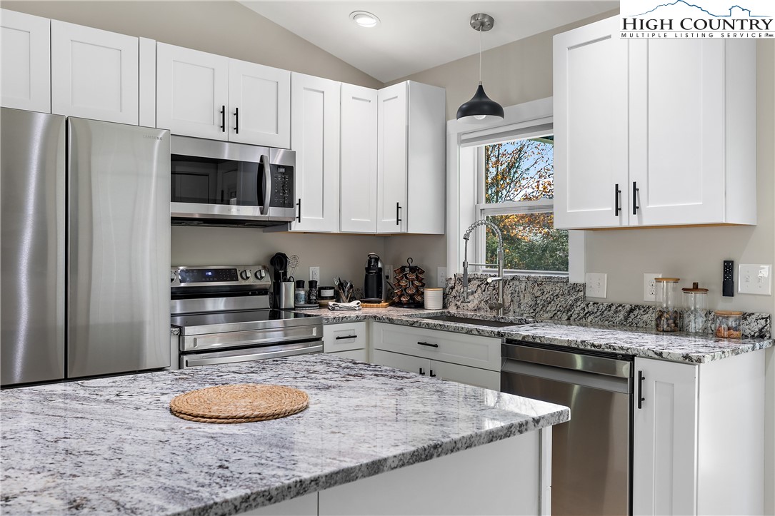 108 Upper Grouse Ridge Road Beech Mountain, NC 28604 - Photo 5 of 25 Gallery Image 5