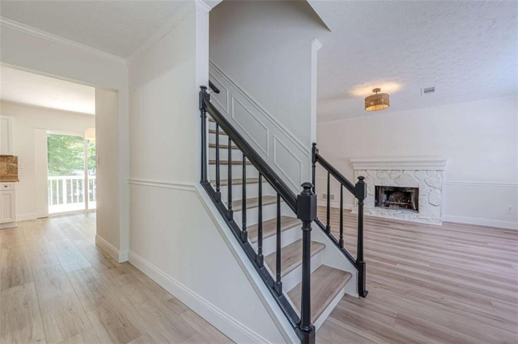 10310 Rillridge Court Alpharetta, GA 30022 - Photo 3 of 33 Gallery Image 3