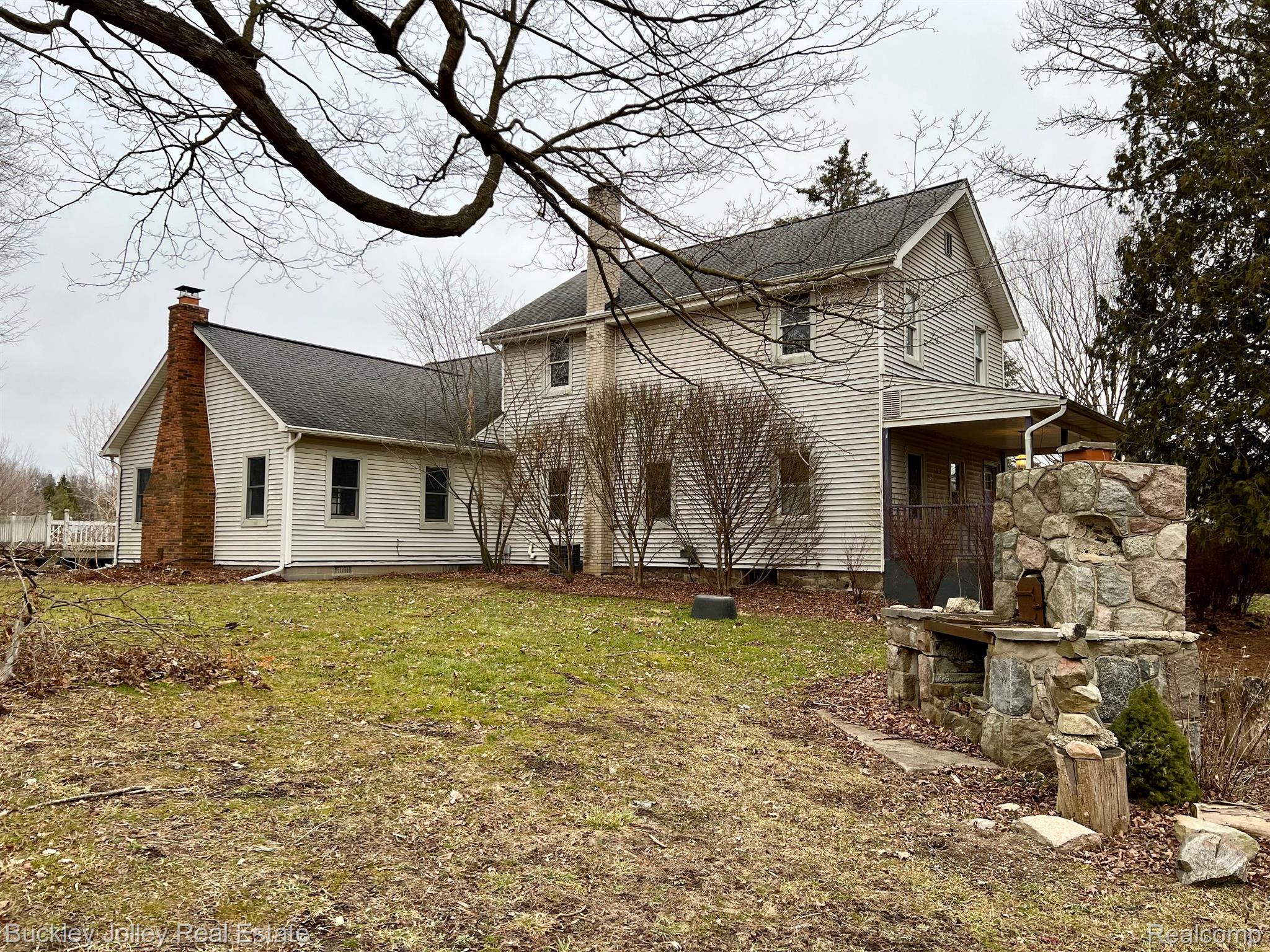 325 East Davis Road Howell, MI 48843 - Photo 4 of 8 Newer Water Softener and Septic Field