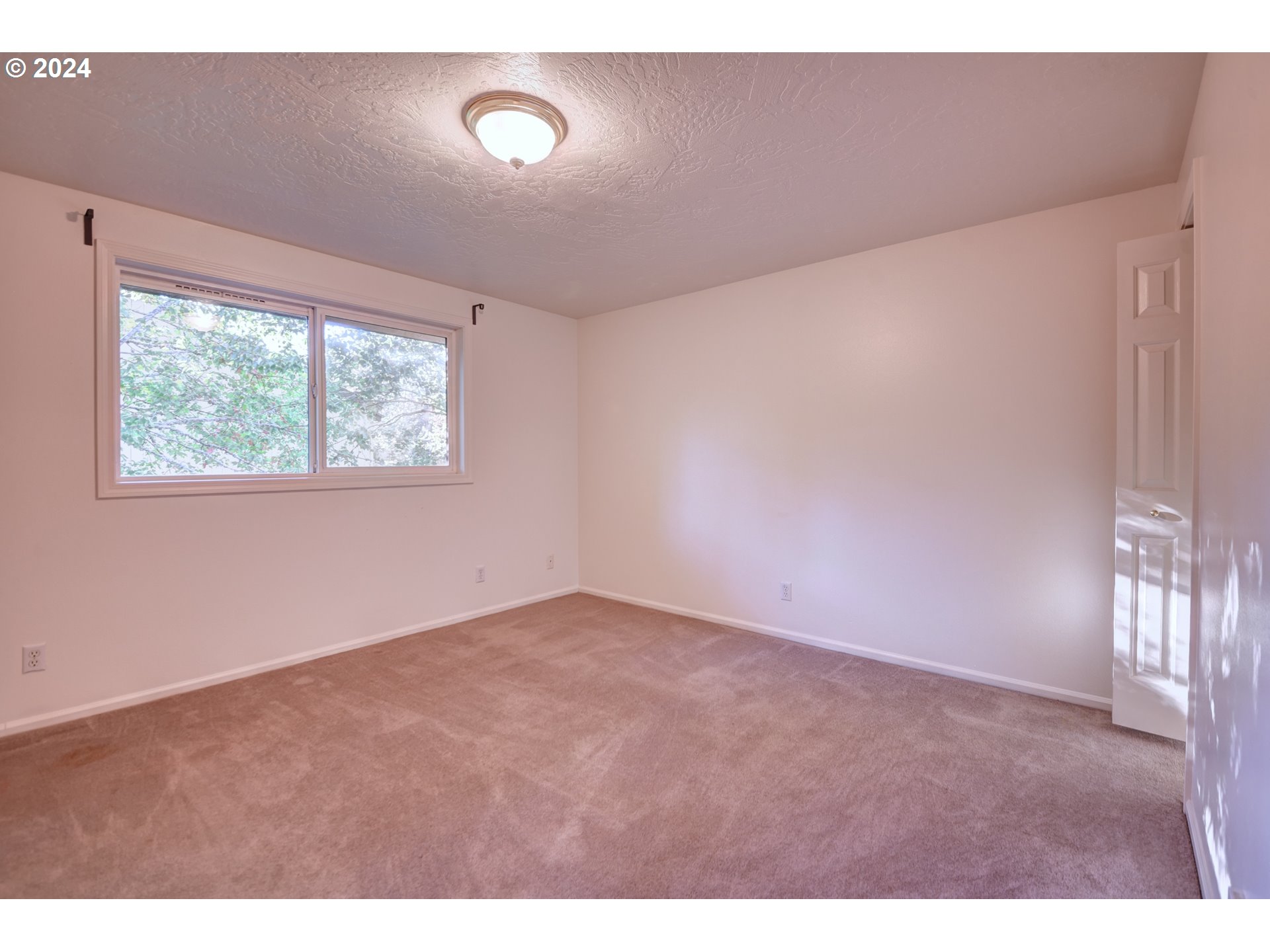 1606 Fetters Loop Eugene, OR 97402 - Photo 13 of 27 Gallery Image 13