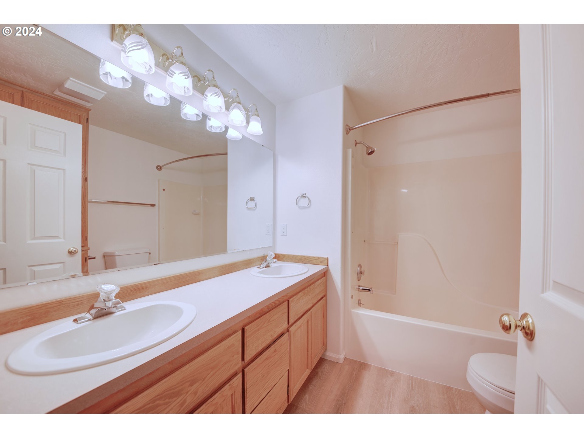 1606 Fetters Loop Eugene, OR 97402 - Photo 15 of 27 Gallery Image 15