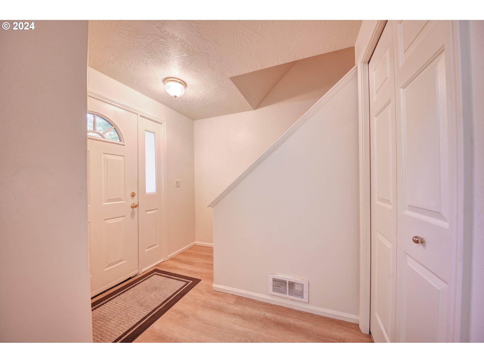 1606 Fetters Loop Eugene, OR 97402 - Photo 2 of 27 Gallery Image 2