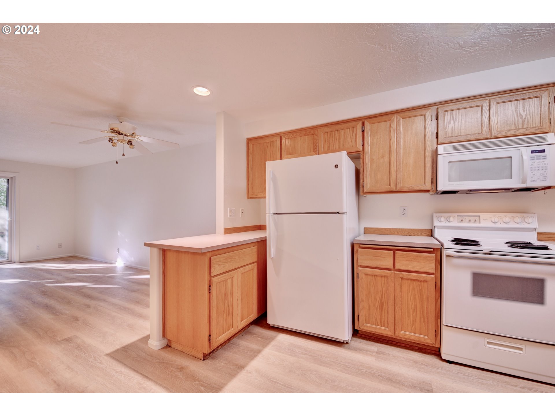 1606 Fetters Loop Eugene, OR 97402 - Photo 3 of 27 Gallery Image 3