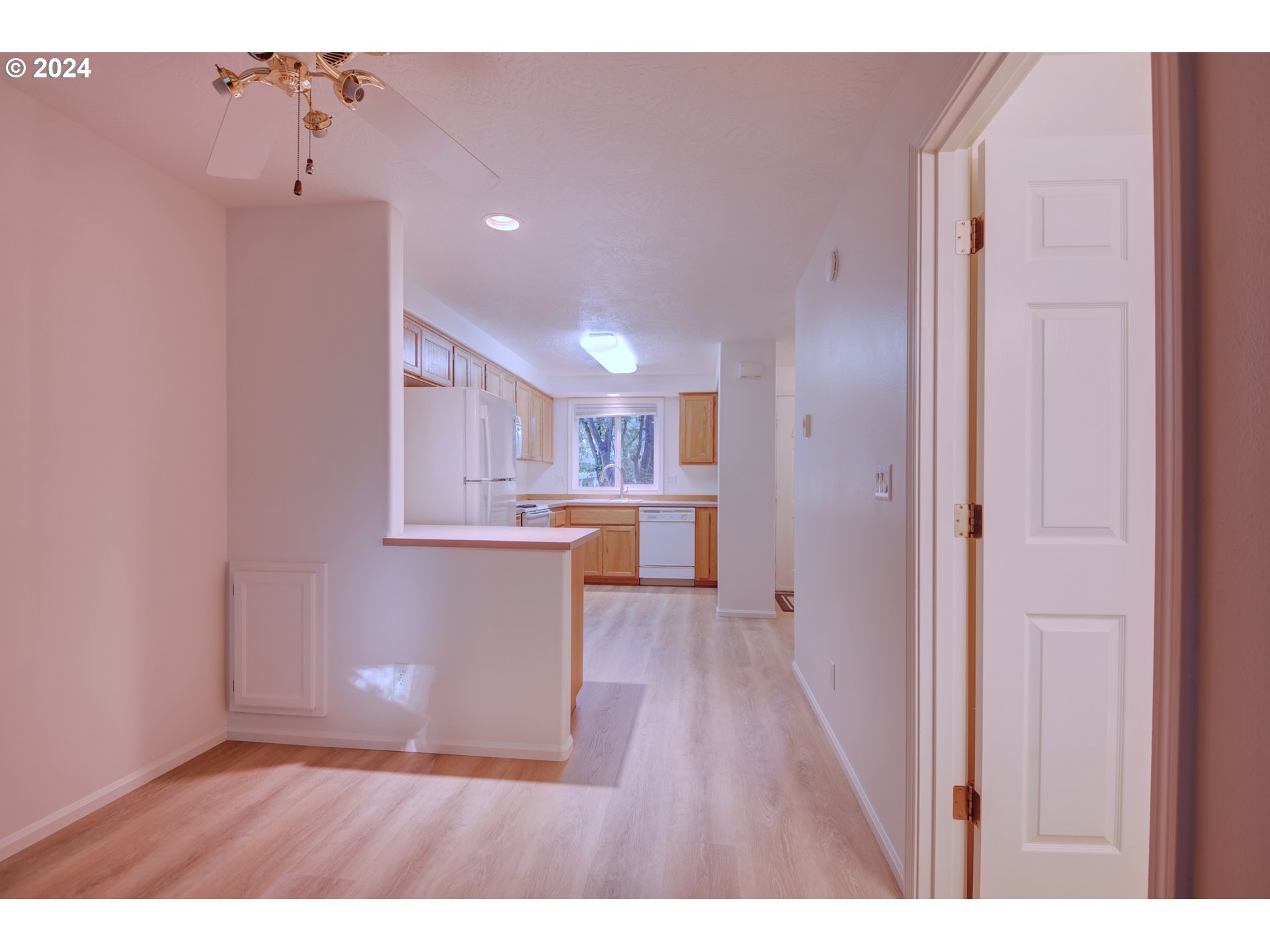 1606 Fetters Loop Eugene, OR 97402 - Photo 6 of 27 Gallery Image 6