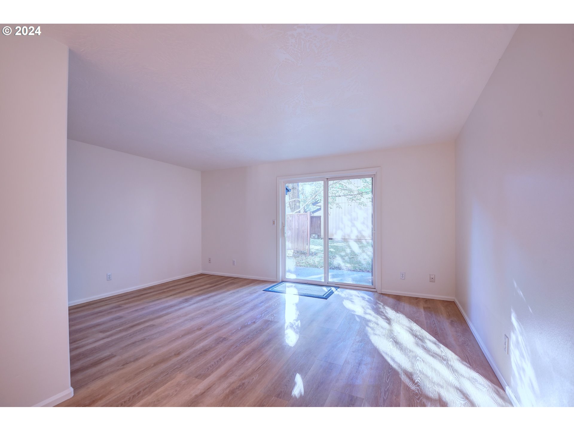 1606 Fetters Loop Eugene, OR 97402 - Photo 8 of 27 Gallery Image 8