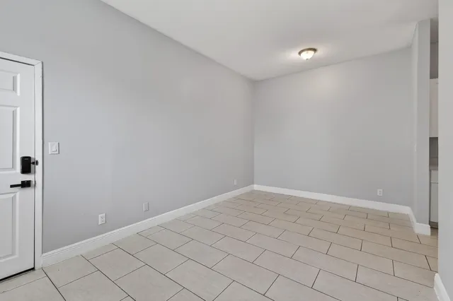 $1,475 | 1401 Division Avenue, Unit 101, West Palm Beach, FL 33401