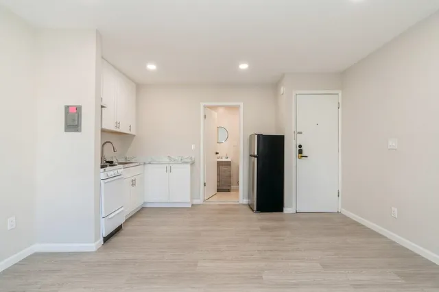 $1,900 | 40 Beacon Avenue, Unit 8, Jersey City, NJ 07306