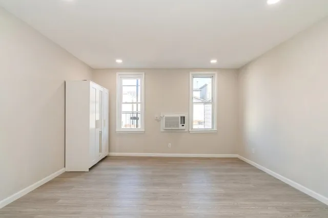 $1,900 | 40 Beacon Avenue, Unit 8, Jersey City, NJ 07306