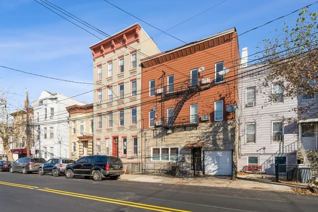 $1,900 | 40 Beacon Avenue, Unit 8, Jersey City, NJ 07306