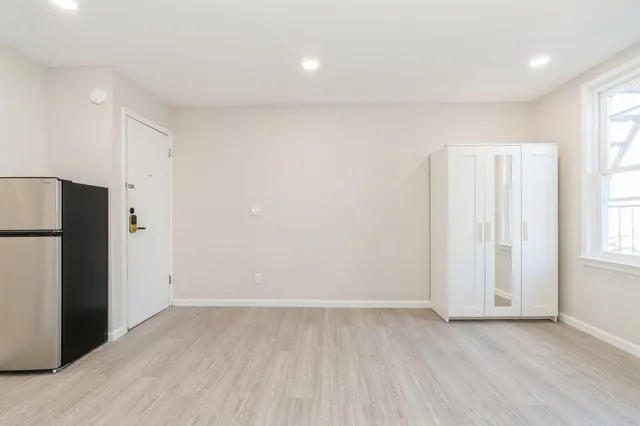 $1,900 | 40 Beacon Avenue, Unit 8, Jersey City, NJ 07306