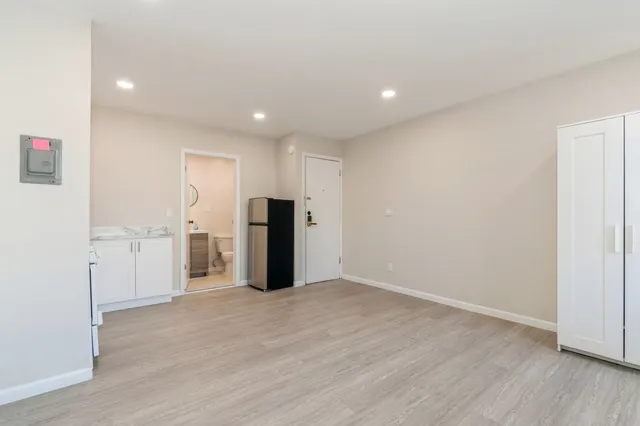 $1,900 | 40 Beacon Avenue, Unit 8, Jersey City, NJ 07306