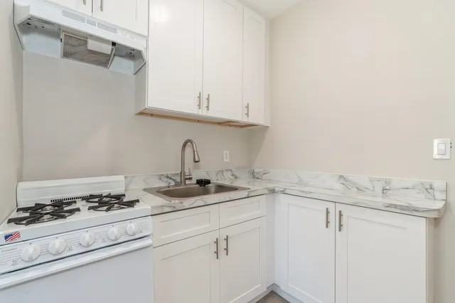 $1,900 | 40 Beacon Avenue, Unit 8, Jersey City, NJ 07306