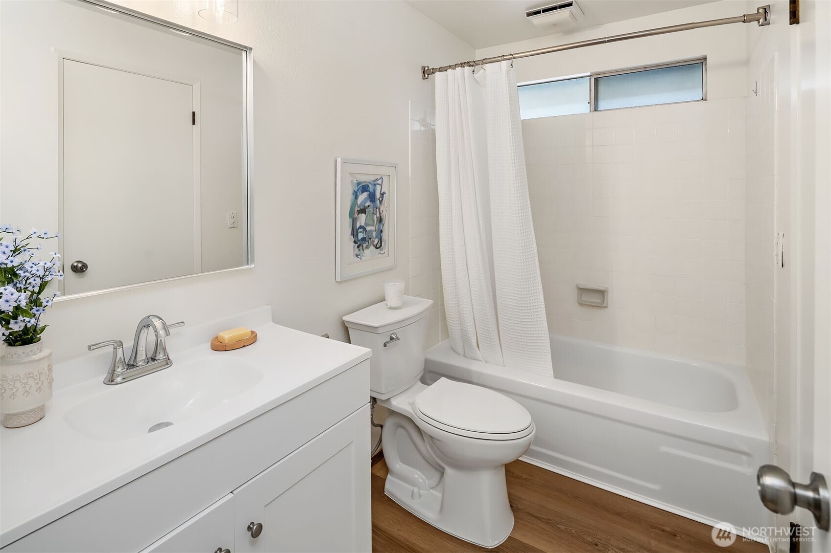 3215 40th Avenue Southwest Seattle, WA 98116 - Photo 12 of 37