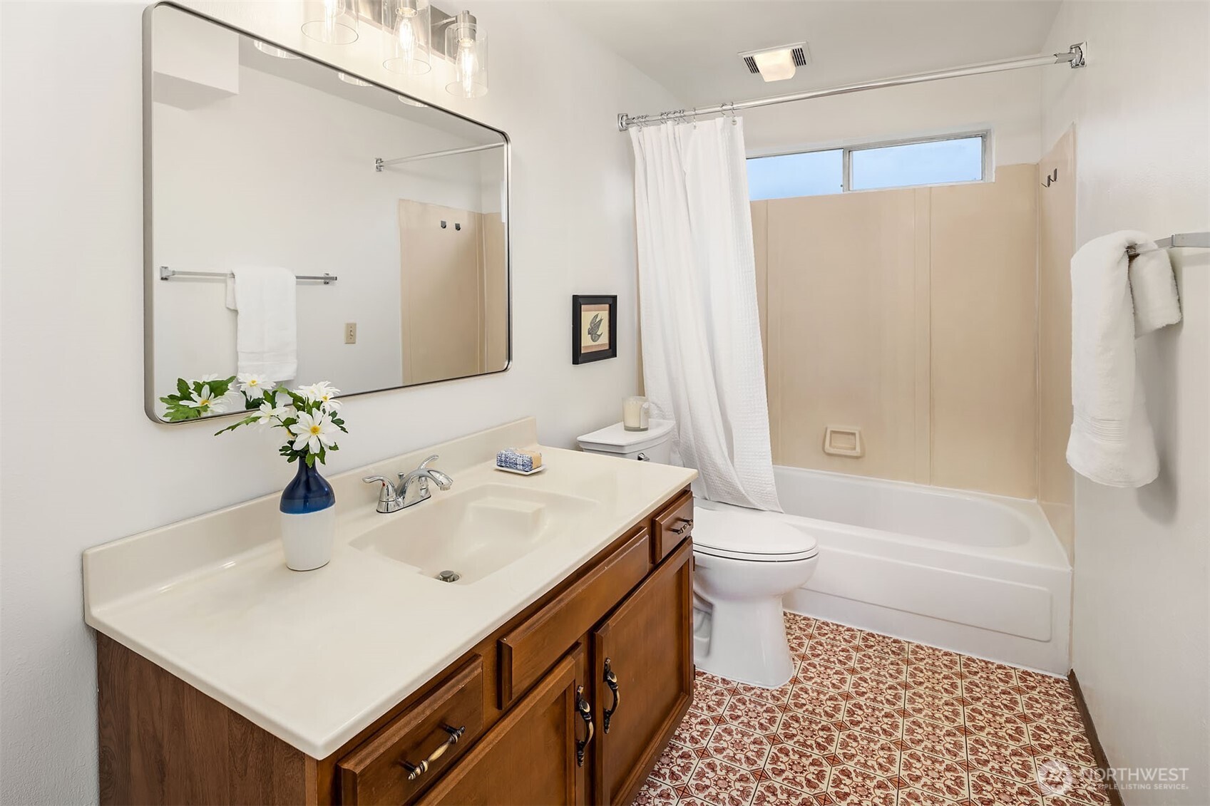 3215 40th Avenue Southwest Seattle, WA 98116 - Photo 16 of 37
