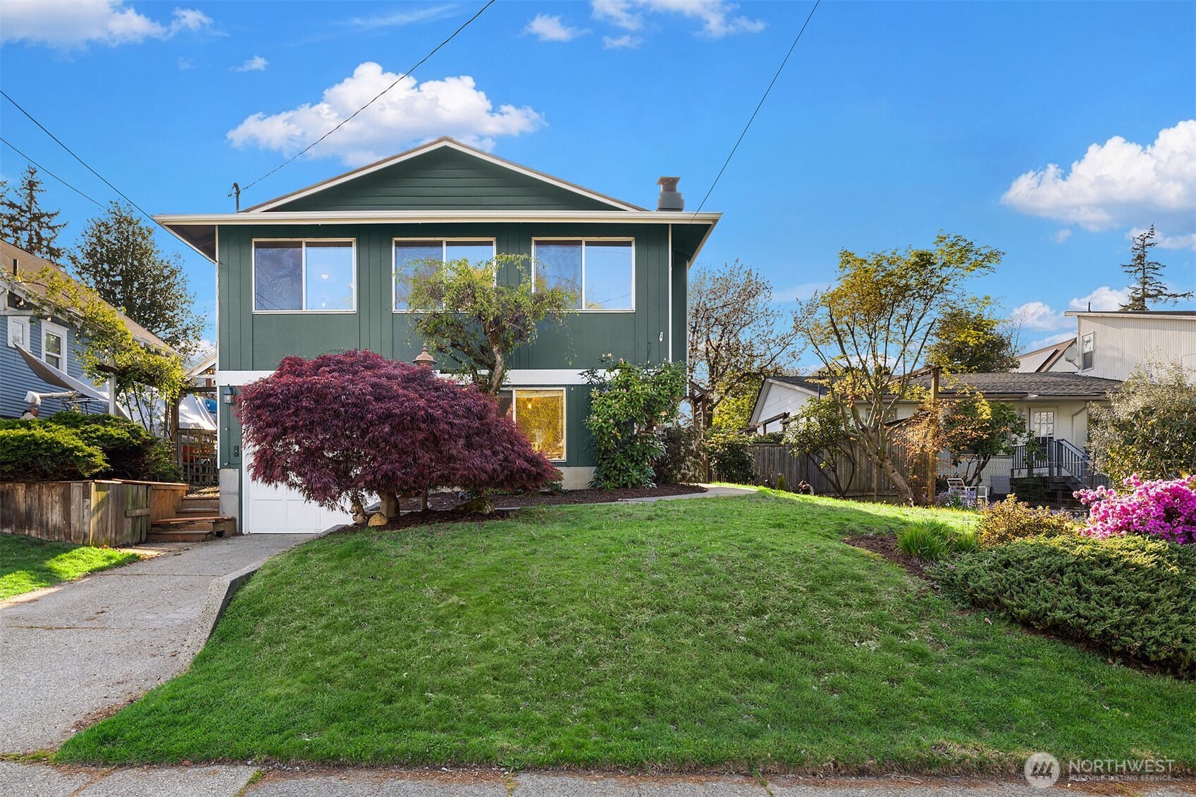 3215 40th Avenue Southwest Seattle, WA 98116 - Photo 2 of 37